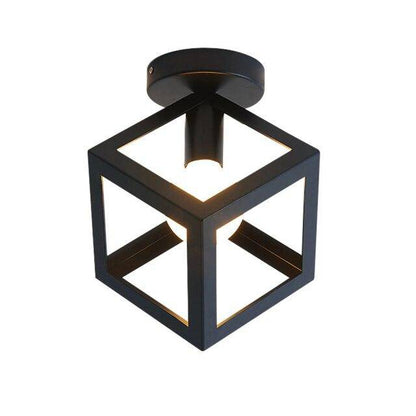 Taklampa i metall med geometrisk industriell design