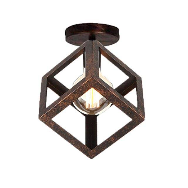 Taklampa i metall med geometrisk industriell design