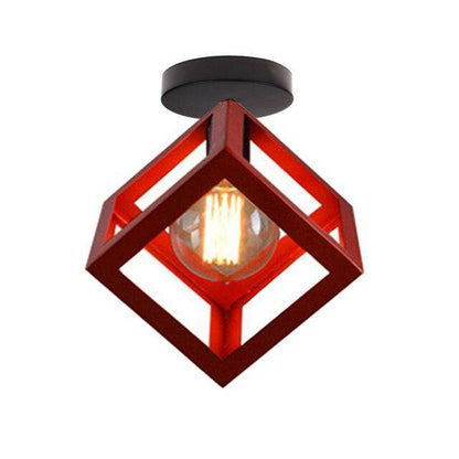 Taklampa i metall med geometrisk industriell design