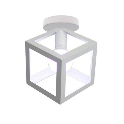 Taklampa i metall med geometrisk industriell design