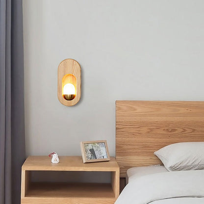 Vägglampa i ljust trä med LED-belysning och japansk minimalistisk design