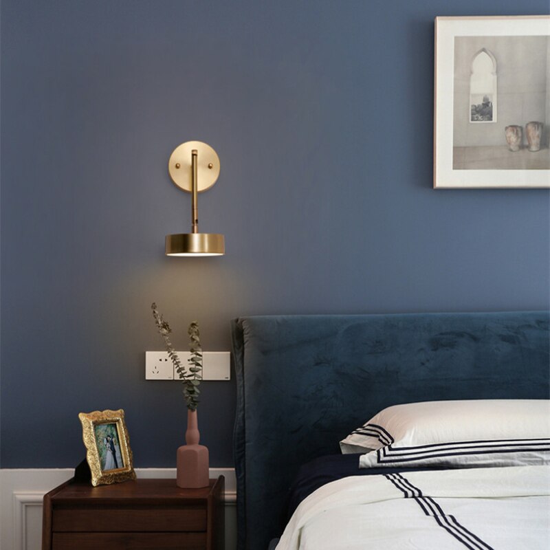 Modern vägglampa i koppar för sovrum och vardagsrum