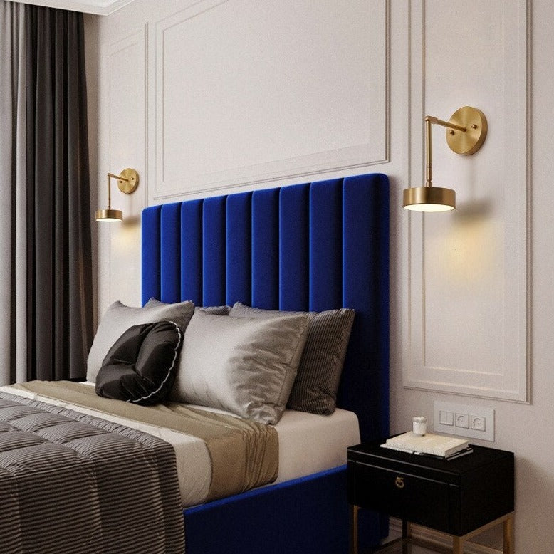 Modern vägglampa i koppar för sovrum och vardagsrum