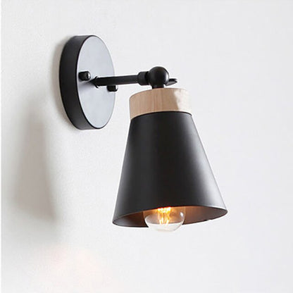 Modern vägglampa i metall med nordisk design