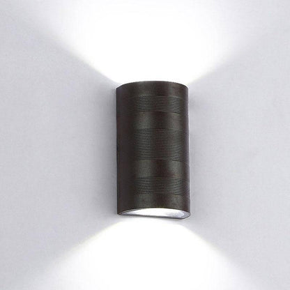 Modern vägglampa i aluminium med upp- och nedåtriktat LED-ljus