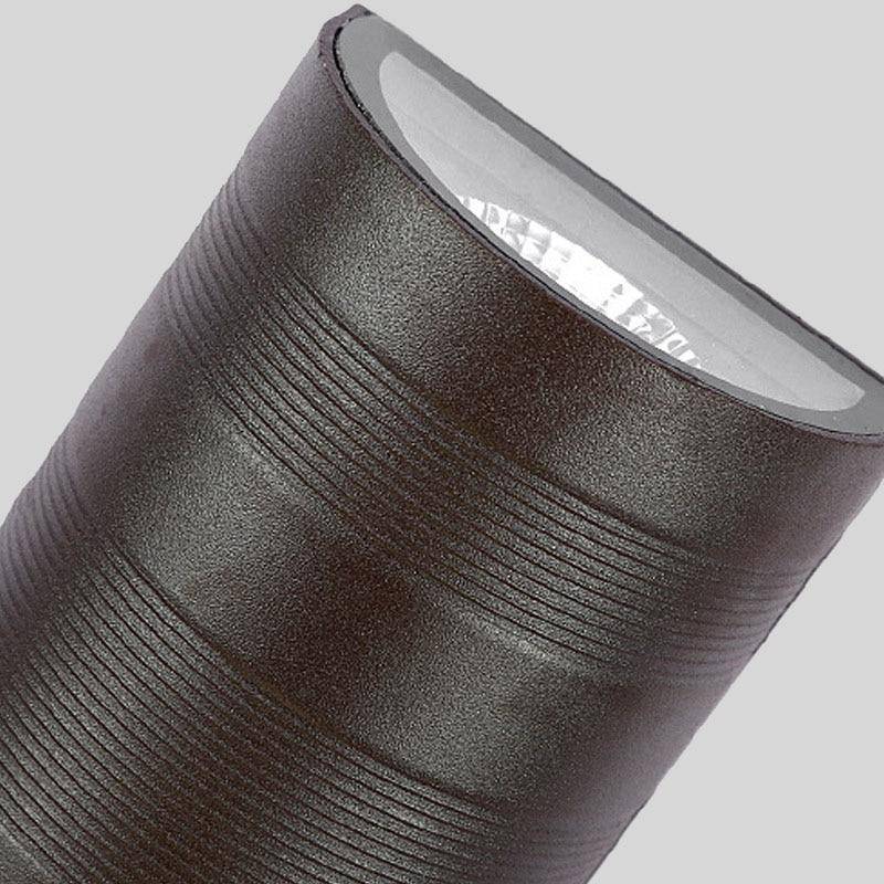 Modern vägglampa i aluminium med upp- och nedåtriktat LED-ljus