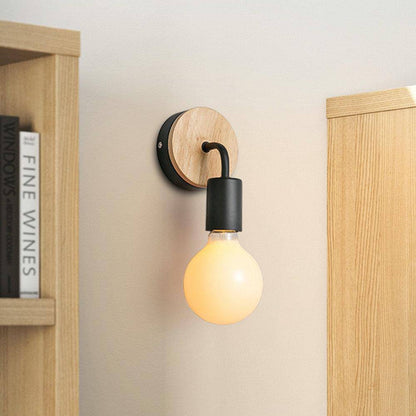 Vägglampa i trä eller metall med minimalistisk design för sovrum och hall