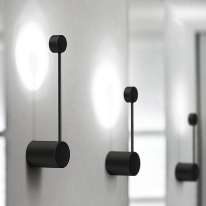 Vägglampa LED i svart metall med konstnärlig design och rund form