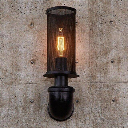 Modern industriell vägglampa i järn med rördesign