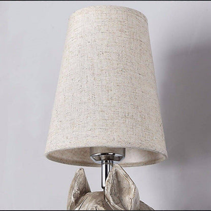 Vägglampa i resin med hästmotiv och tygskärm