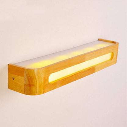 Modern vägglampa i trä och glas med integrerad LED-belysning