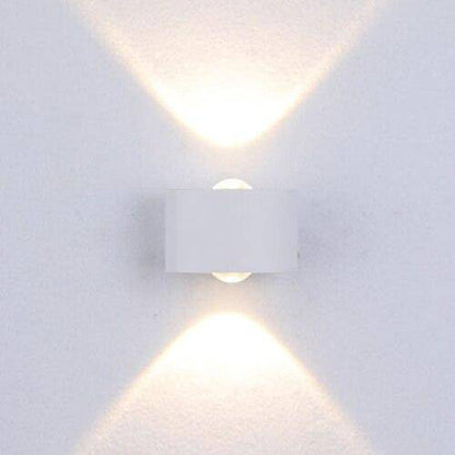 Vägglampa LED i metall för inom- och utomhusbruk med geometriskt ljus