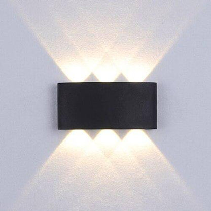 Vägglampa LED i metall för inom- och utomhusbruk med geometriskt ljus