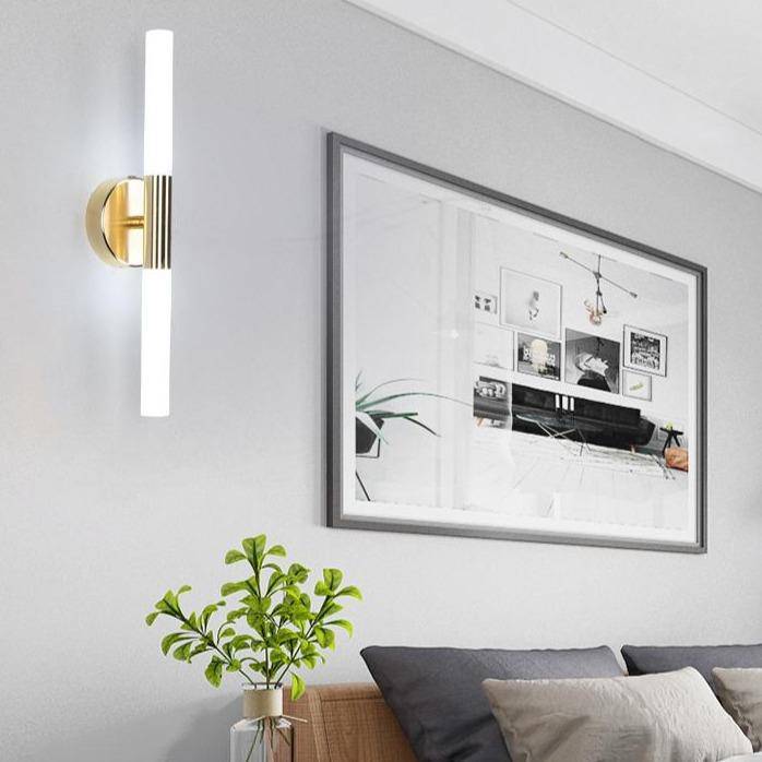 Modern vägglampa i metall – stilren design i svart eller guld