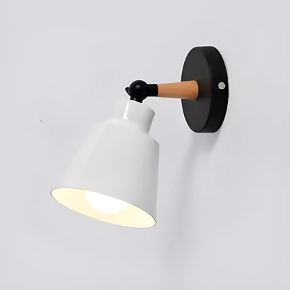 Nordisk vägglampa i trä och metall med LED för sovrum vardagsrum hall