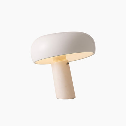 Italiensk inspirerad helvit bordslampa med rund kupol och modern design för sovrum och vardagsrum