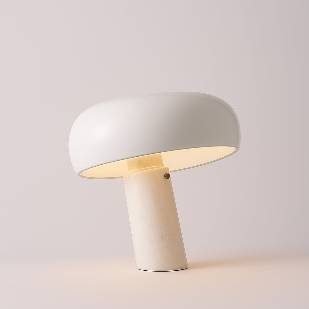 Italiensk inspirerad helvit bordslampa med rund kupol och modern design för sovrum och vardagsrum